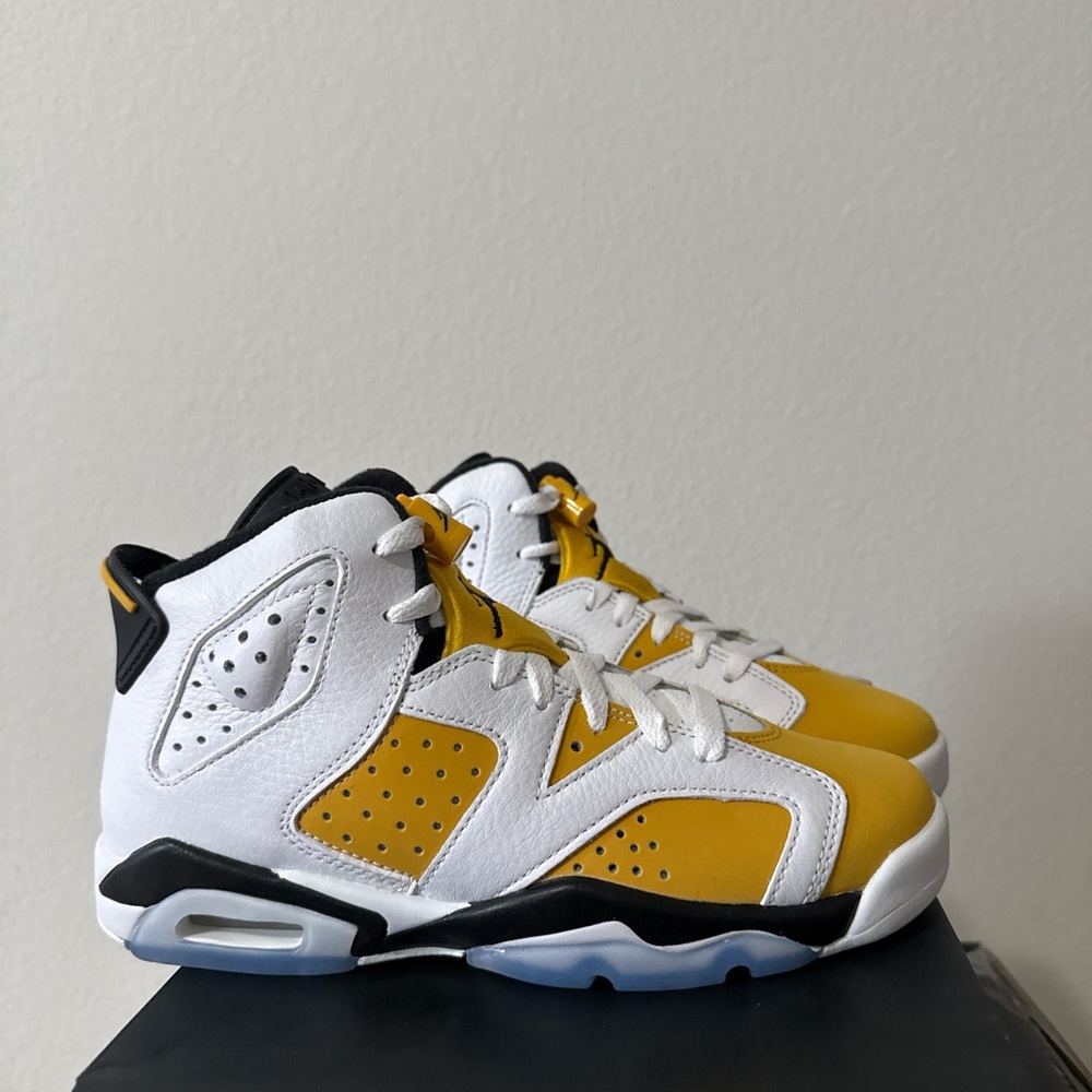 Nike Air Jordan 6 Retro “Ochre” trainers in yellow and white